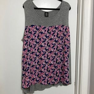 Must purchase 3 for $10❤️Bobeau Sz 3X floral front W/Solid Gray Back Tank Tunic